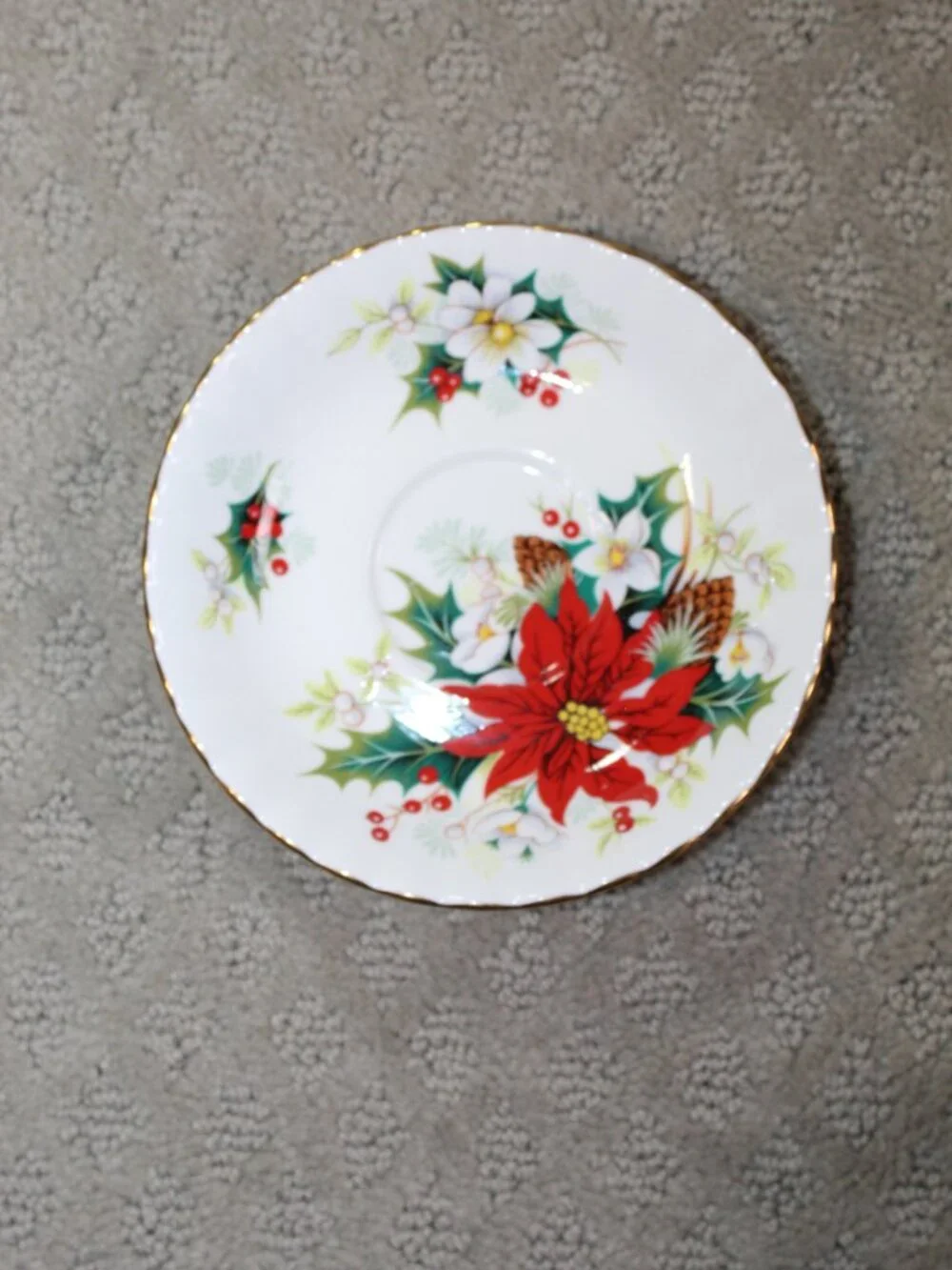 Set of 4 Royal Albert Christmas Poinsettia 2 Cups & 2 Saucers